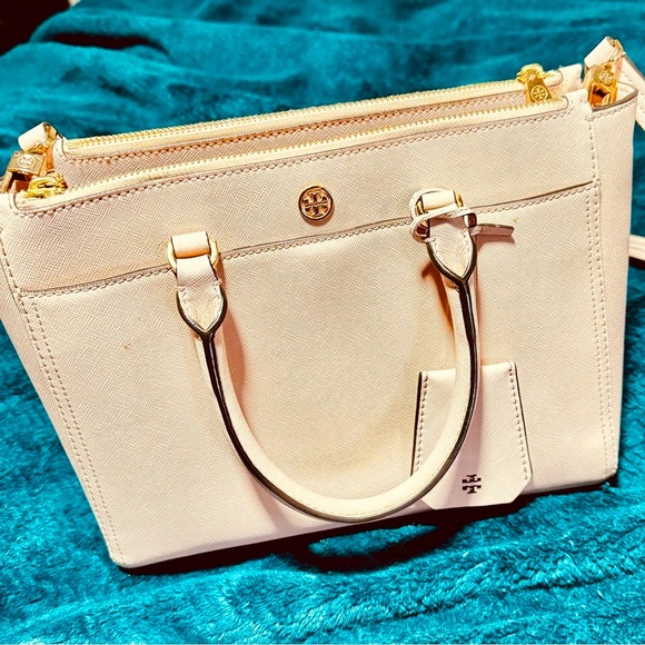 Tory Burch small Robinson Double-Zip Tote. Pale Apricot